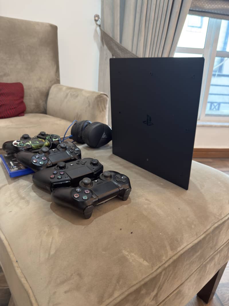 Pristine condition PS4 PRO 2
