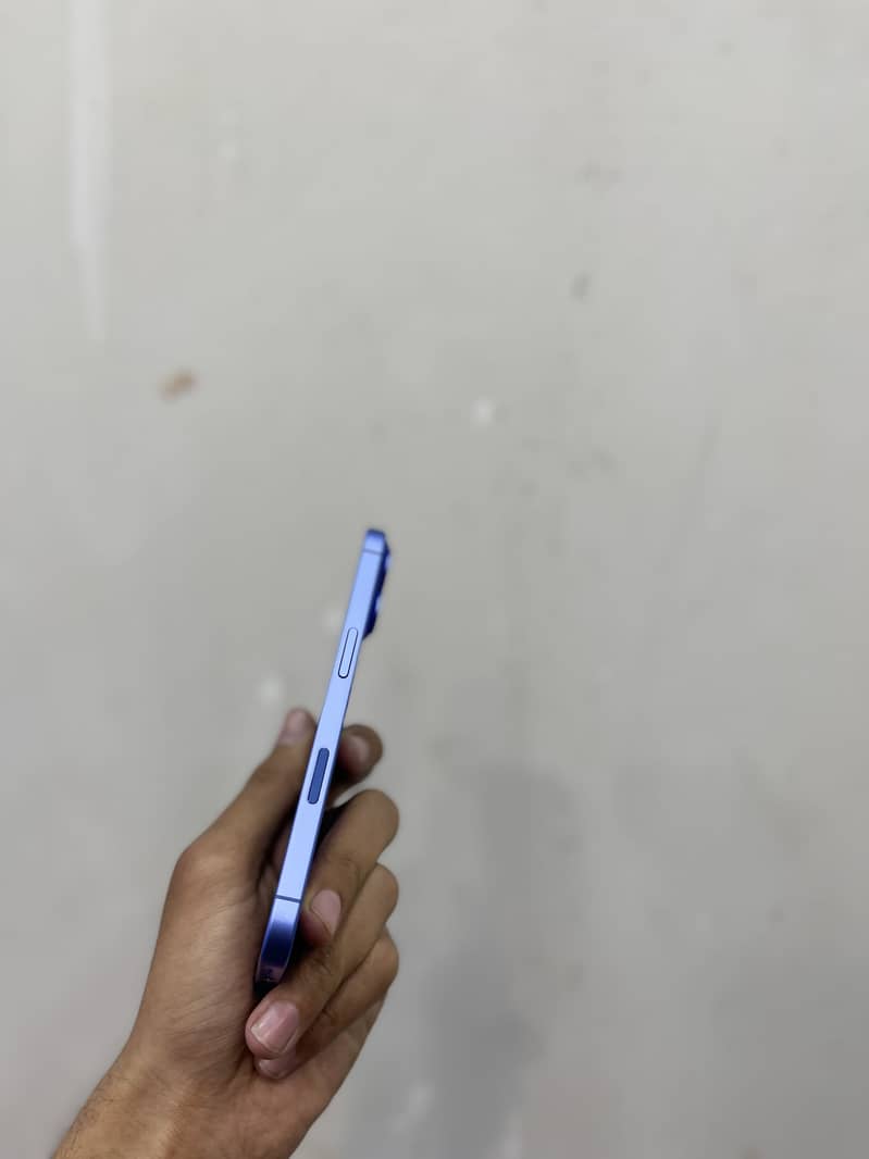 IPHONE 16 4