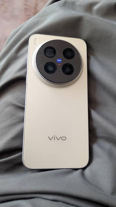 Vivo X300 pro with full box & charger new condition  16/512 Sim work