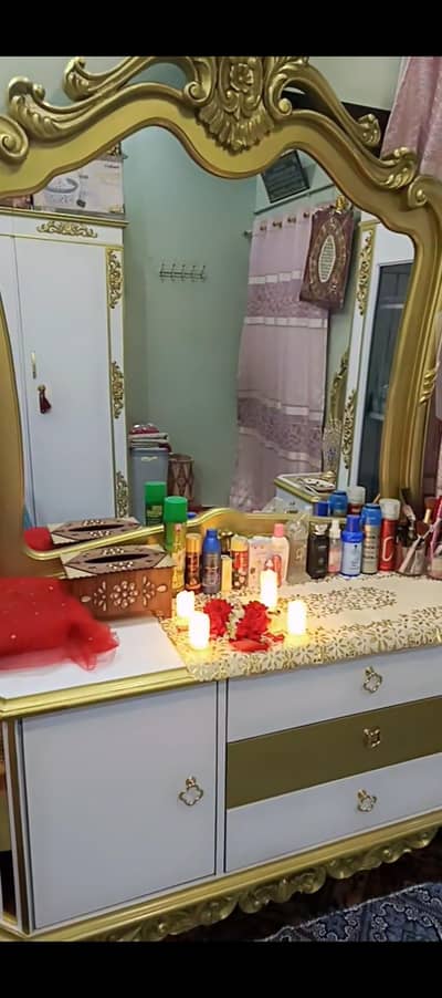 Only dressing table for sale