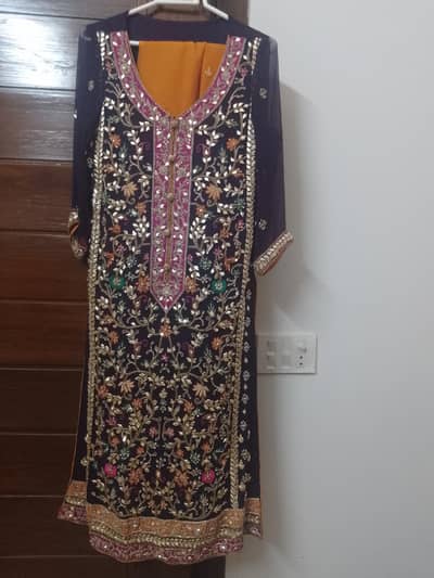 2 dresses valima, mehendi, for more pics please inbox cod available