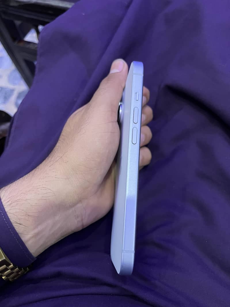 iPhone 15 4