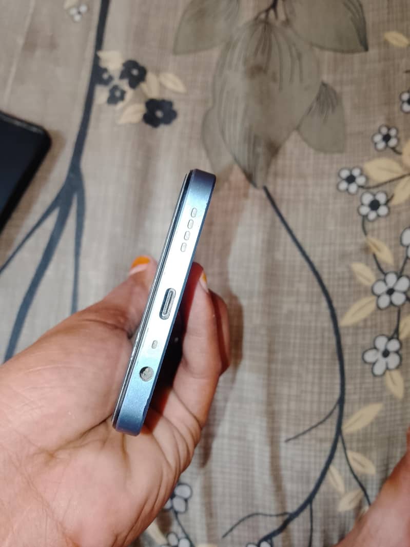 Realme C63 4