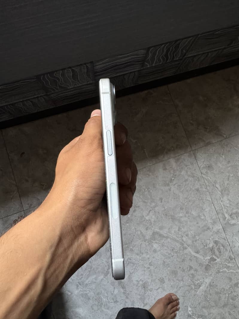 Iphone 15 blue 3