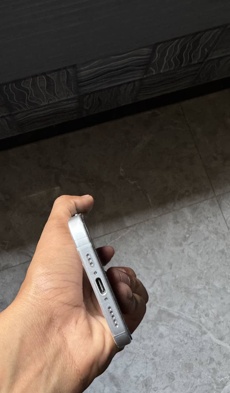 Iphone 15 blue 4
