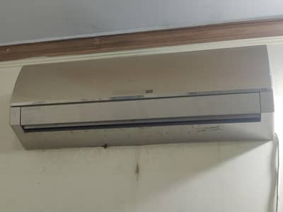 Gree Dc Inverter for sale condition 10/9 03008653452