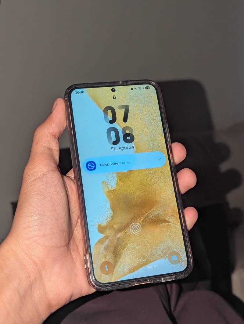 Samsung S22PLUS 1