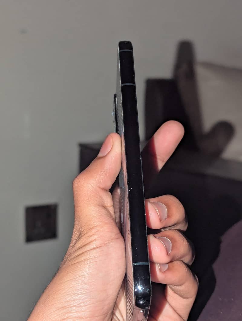 Samsung S22PLUS 2