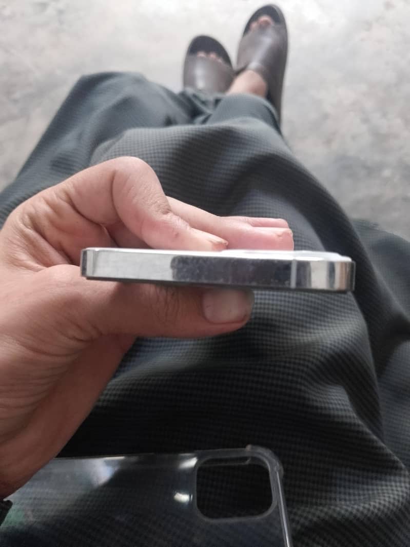 iphone 12 pro 4