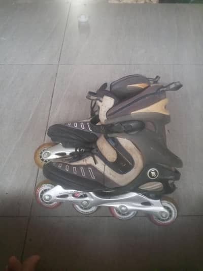 skates hai  K2 brand ke Hain pics acchi nahi he Lekin skates ache he