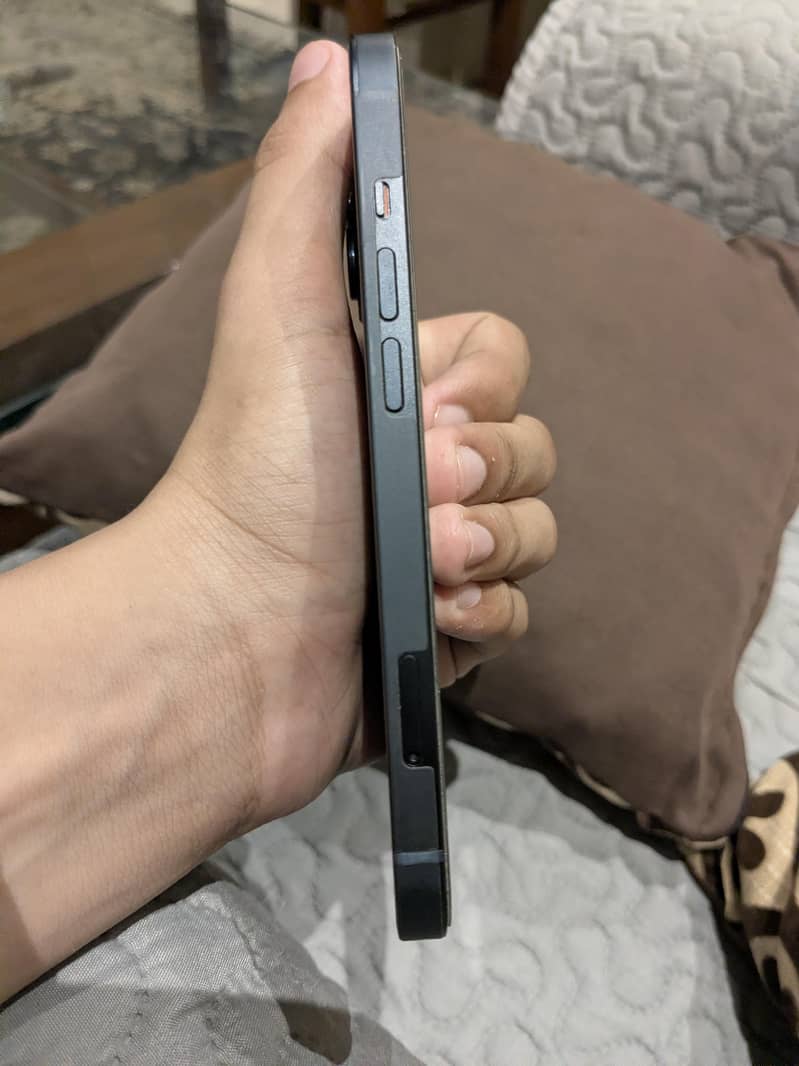 iPhone 13 JV 5
