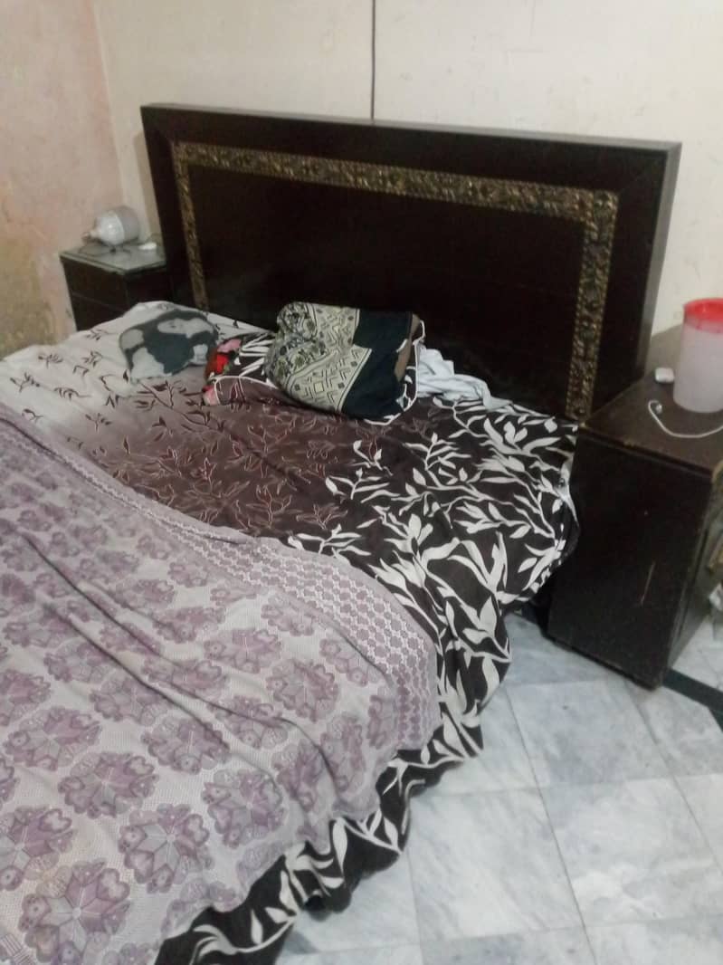 bed side table aur dressing 0