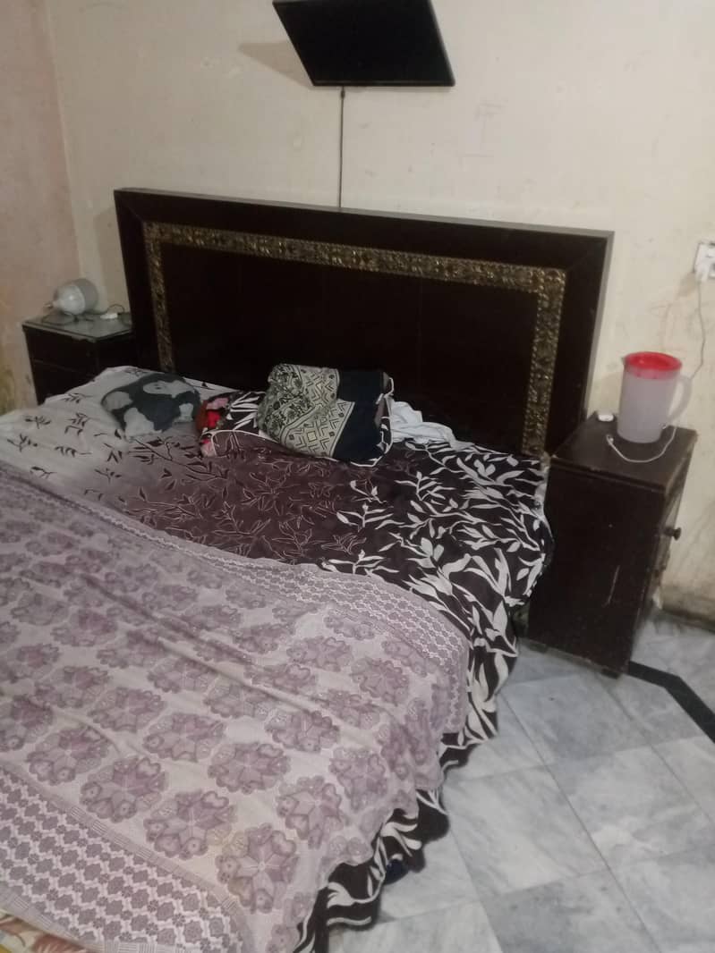 bed side table aur dressing 1