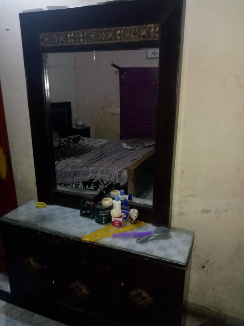 bed side table aur dressing 2