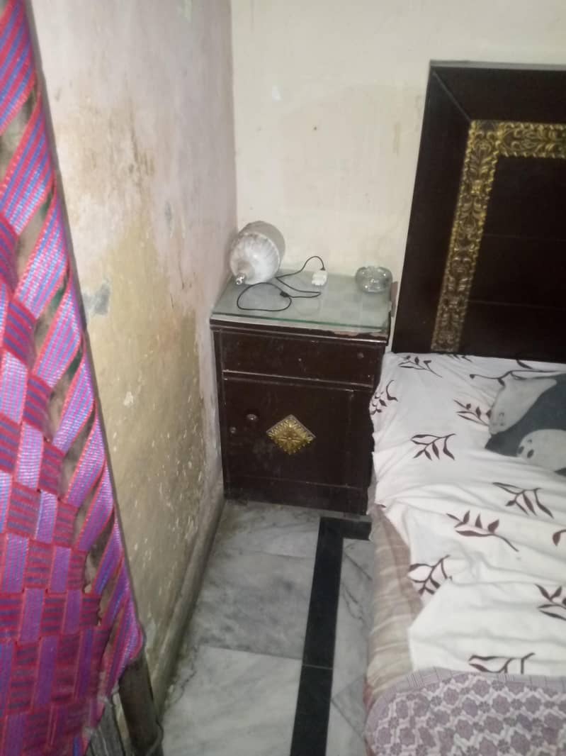 bed side table aur dressing 4