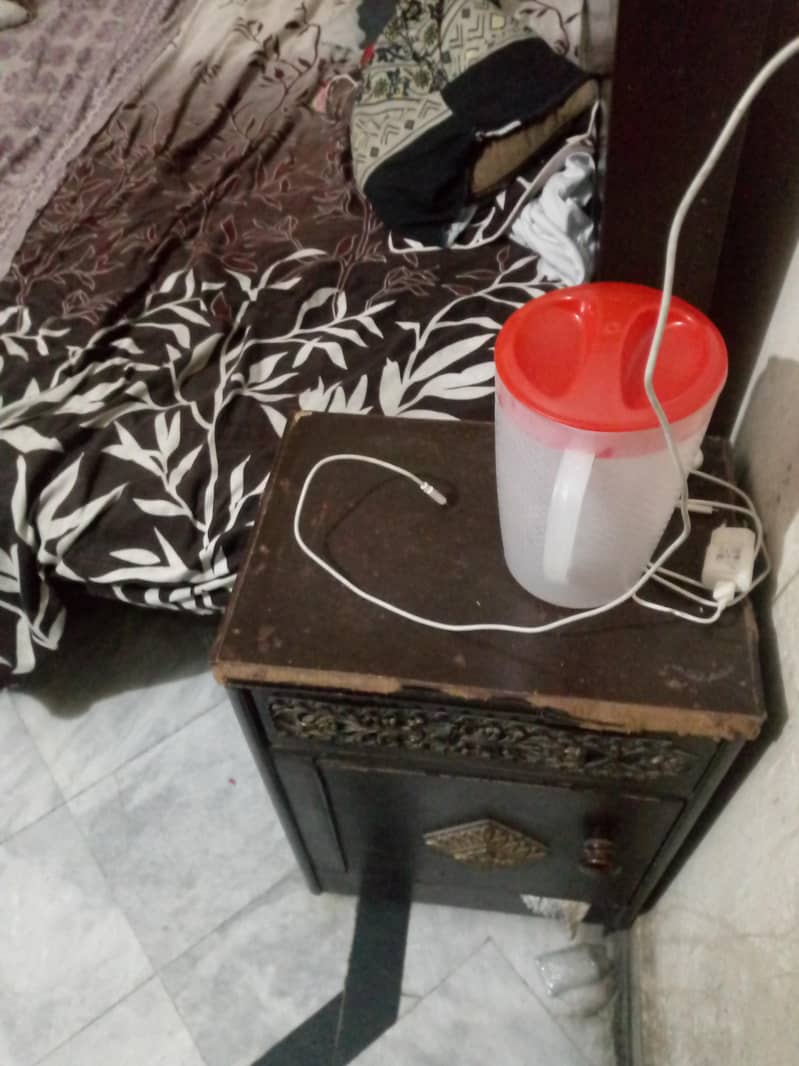bed side table aur dressing 5
