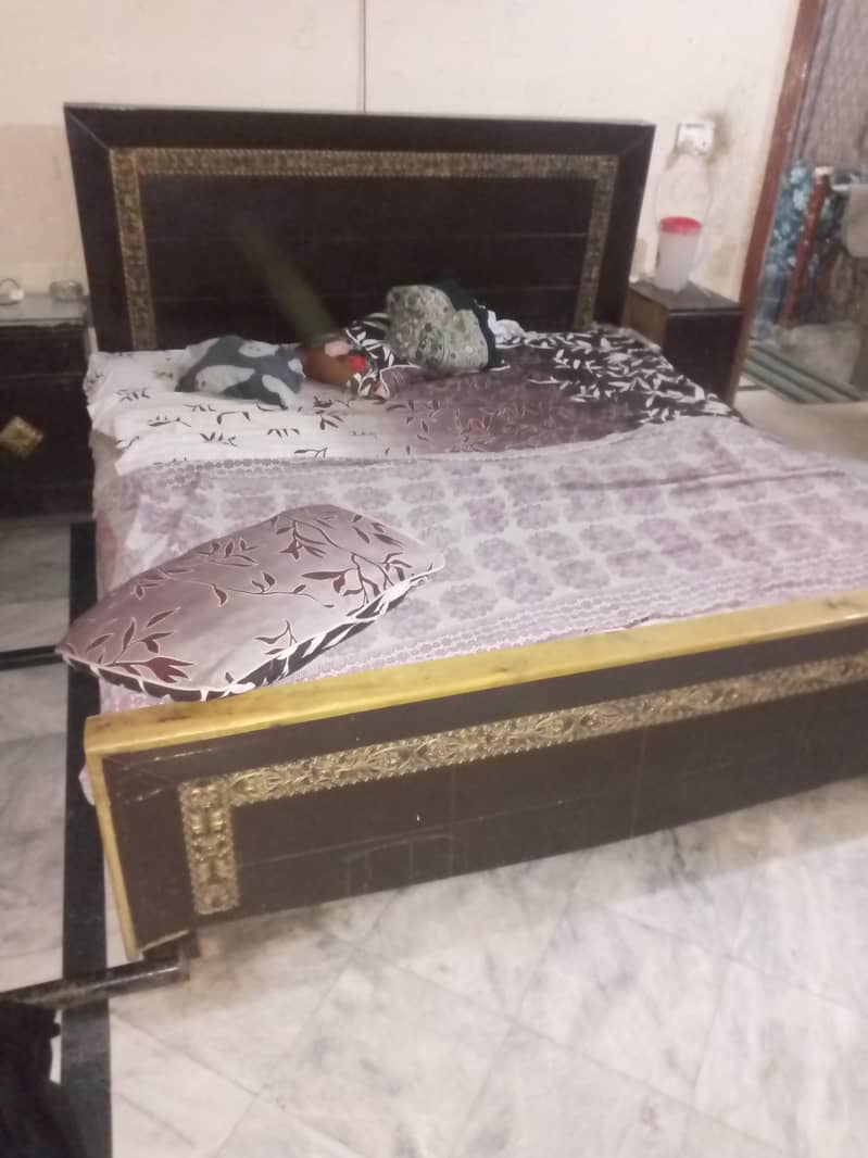 bed side table aur dressing 6