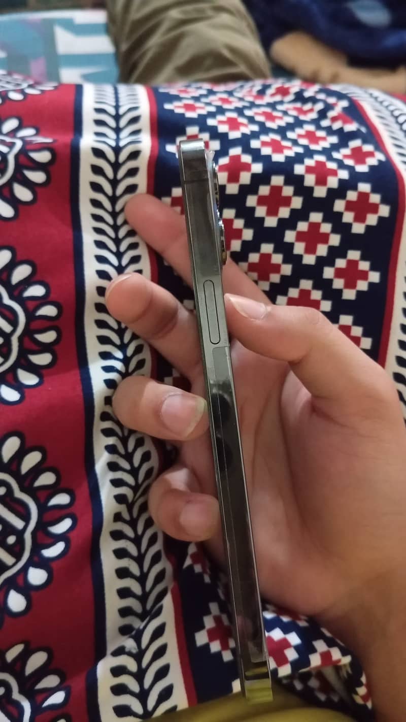 Iphone 12pro max 1