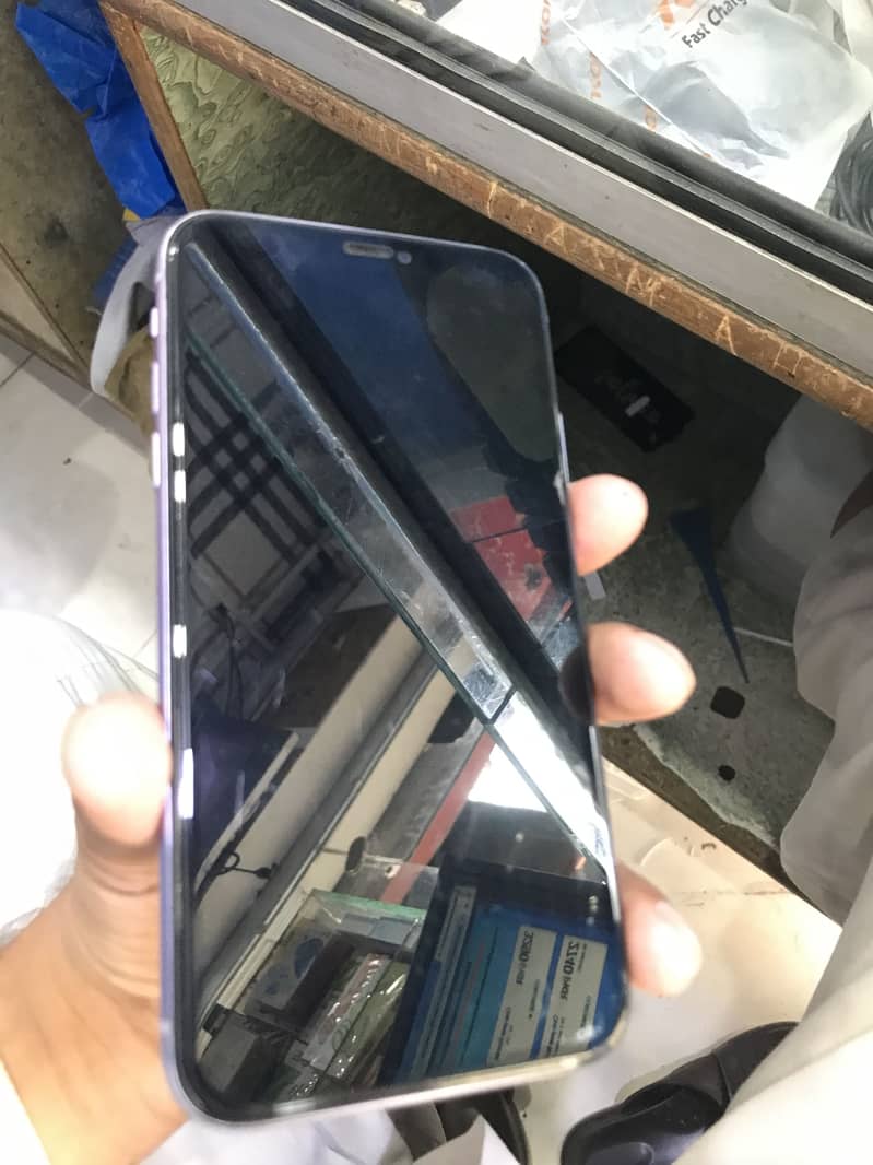 iPhone 11 4