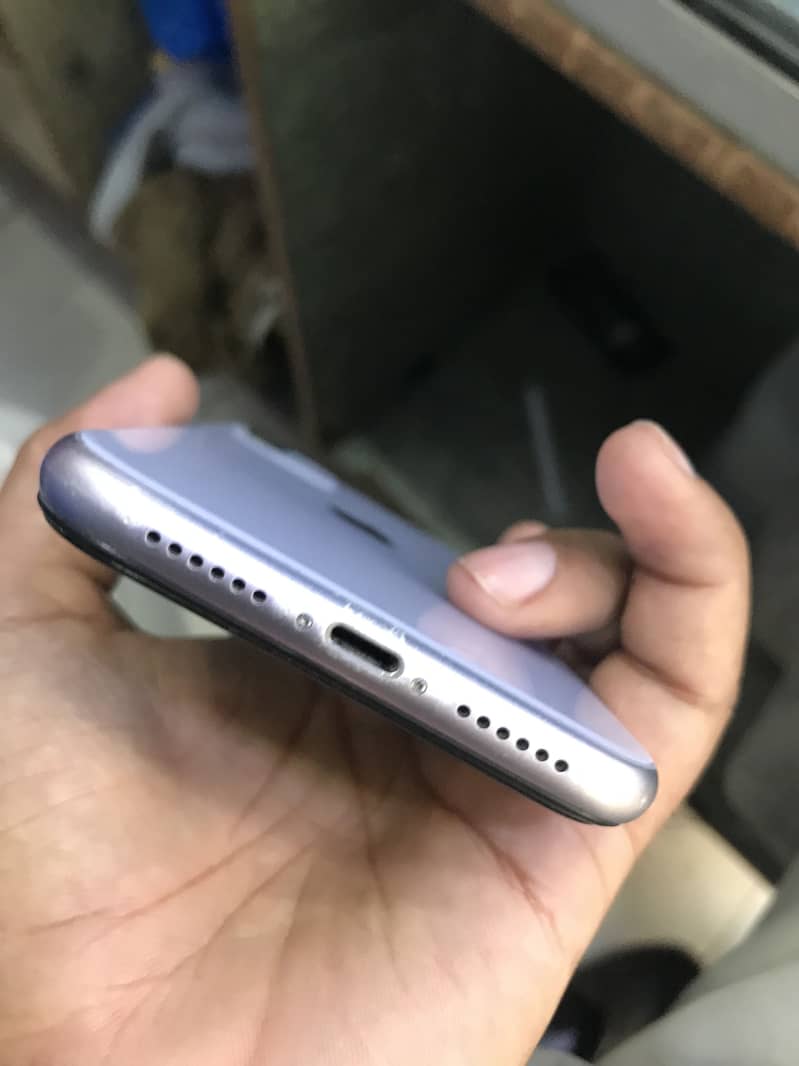 iPhone 11 5