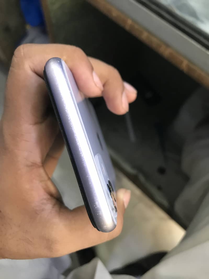 iPhone 11 6