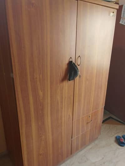 2 door Almari