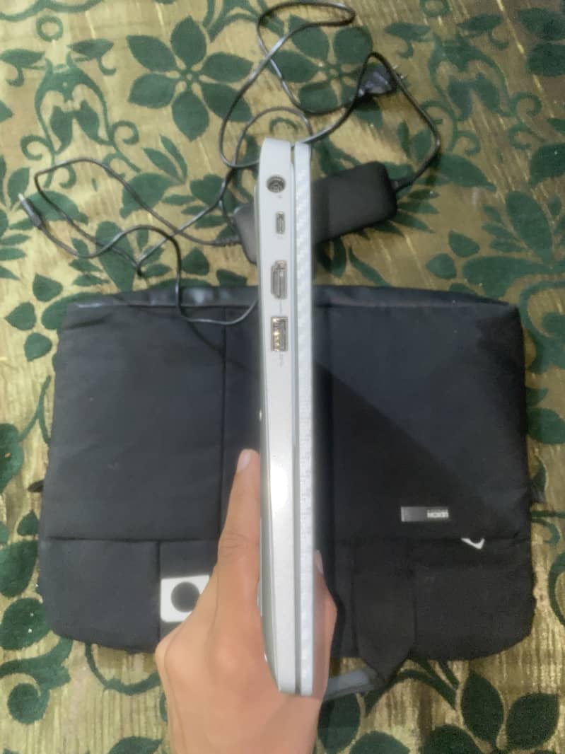 Laptop 8