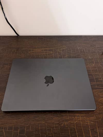 MacBook Pro M4 14" 2024 | 16GB RAM | 512GB SSD | Original Charger