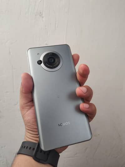 SHARP AQUOS R7