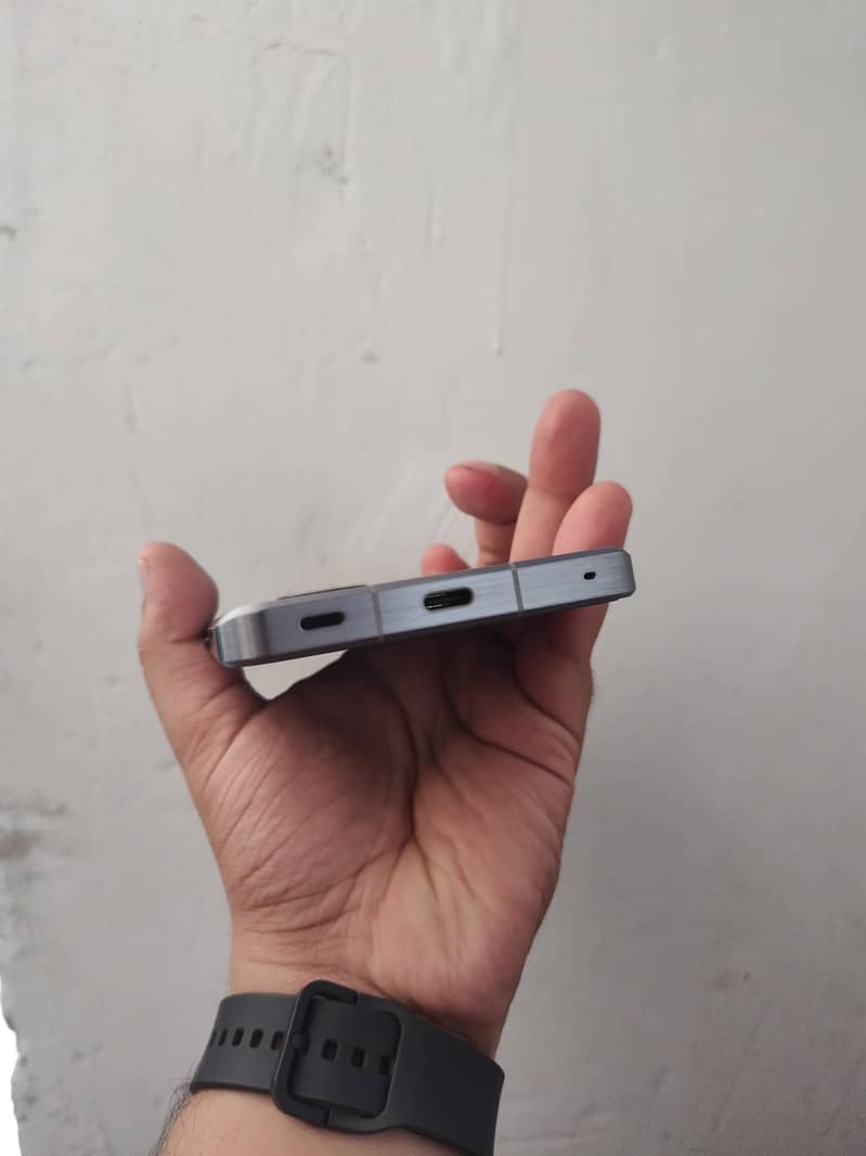 SHARP AQUOS R7 1