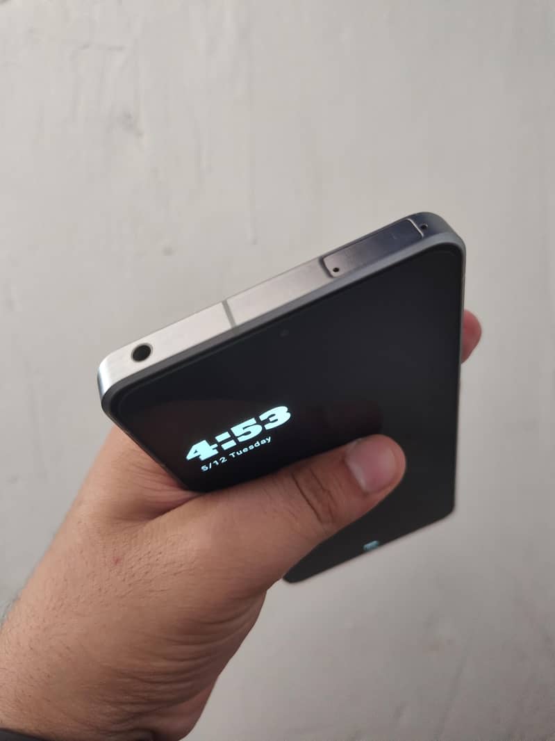SHARP AQUOS R7 3