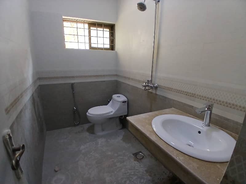 G9/1,Upper Portion Available 5