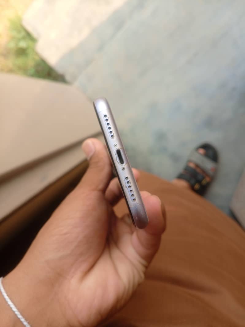 iPhone 11 0
