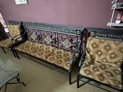 5 iron sofa sett selling just in 10k