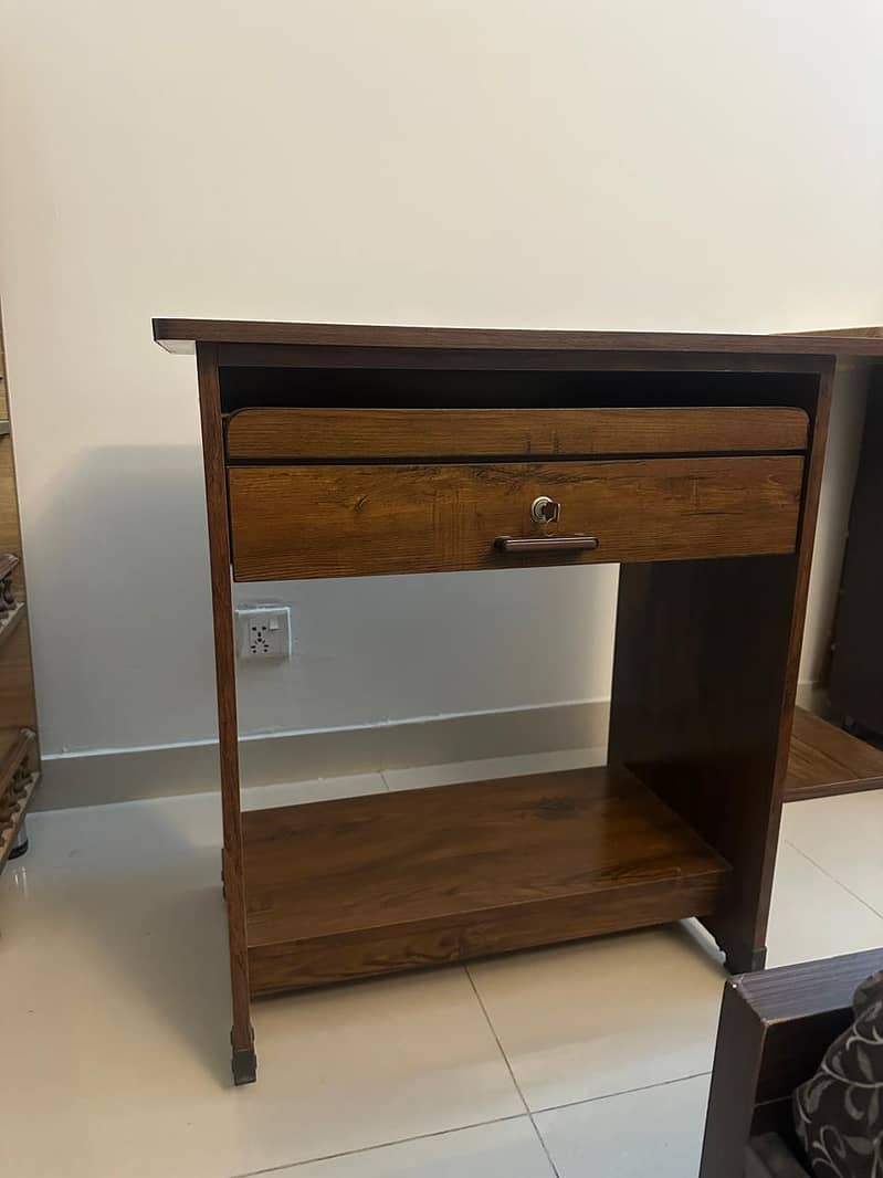 Study Table in New Condition 1
