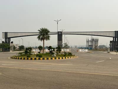 4-Marla Facing Massive Parking Area Commercial Plot