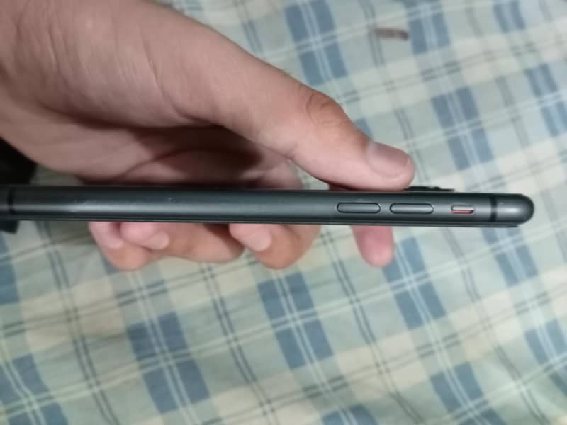 IPHONE 11 4