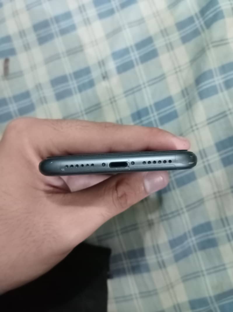 IPHONE 11 5