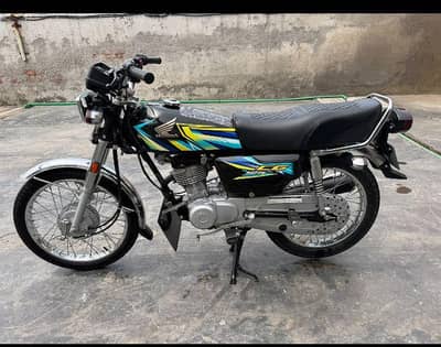 CG 125 BLACK 2026 STICKER