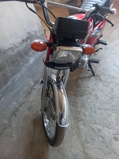 good condition  contact 03055497811