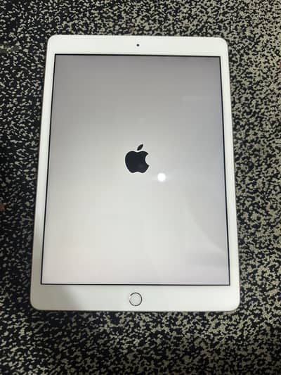 Ipad 8th Generation 10/10 condition with box