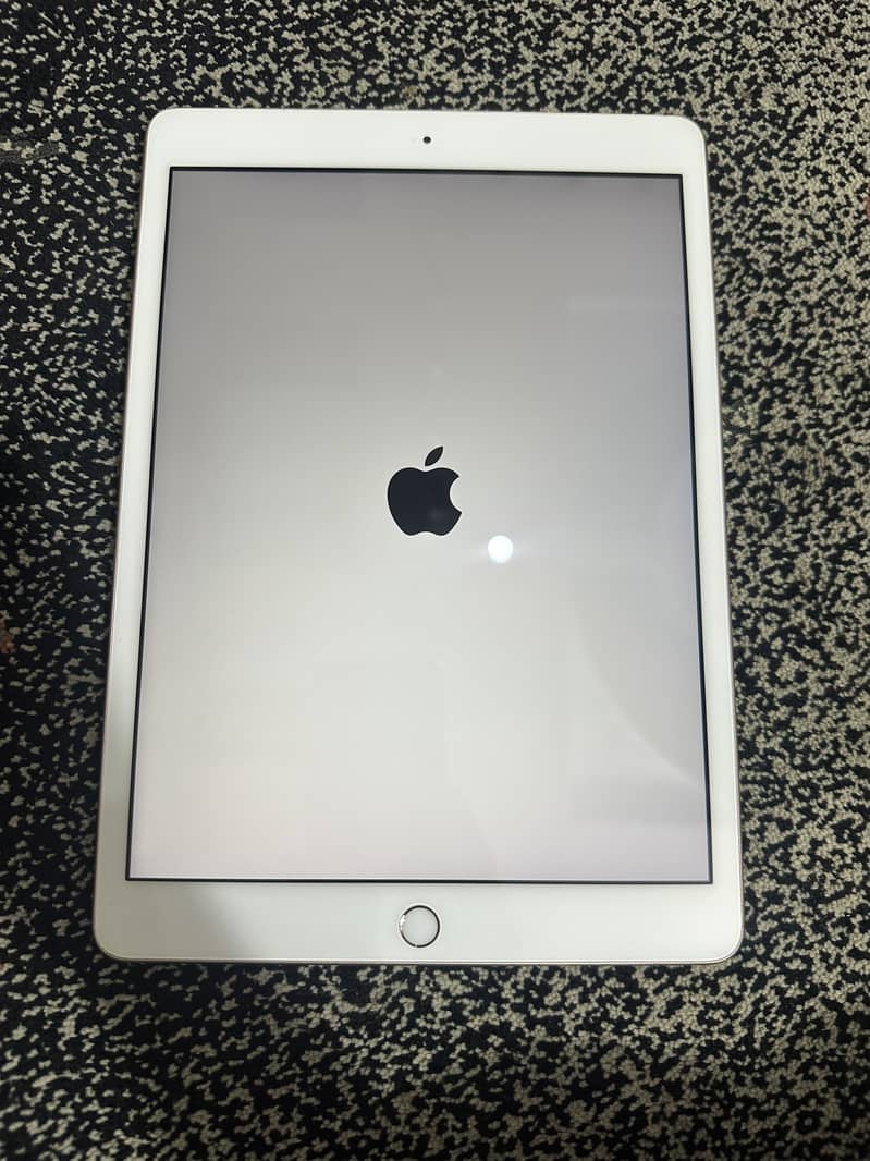 Ipad 8th Generation 10/10 condition with box 0