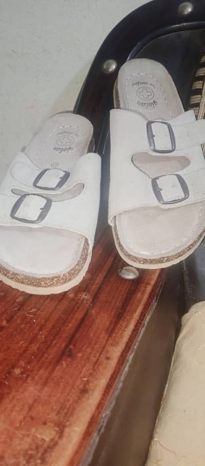 laat ki chappal hai bilkul soft