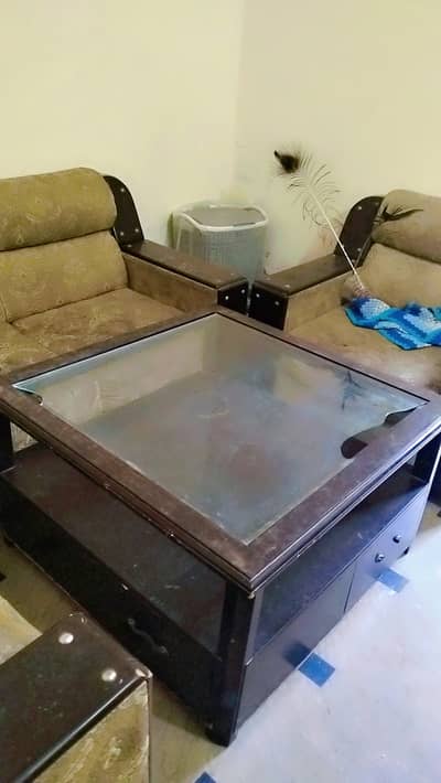 Use for Drawing room table or lounge table. Table with 4draws.