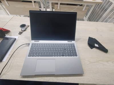DELL Latitude 5520