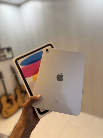 Apple Ipad 10th Generation 256GB Wifi Silver | 9.5/10 & Stylus