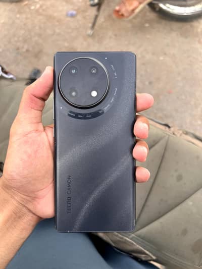 TECNO CAMON 30S WITH ORIGINAL BOX AND CHARGER