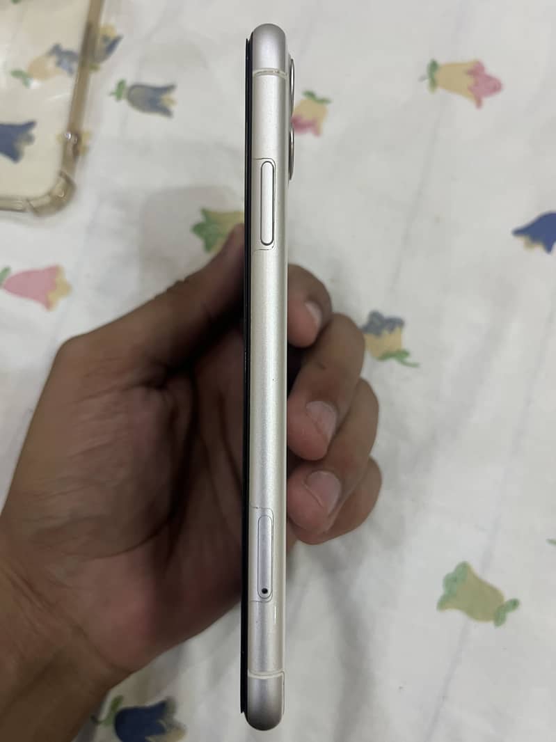 iPhone 11 3