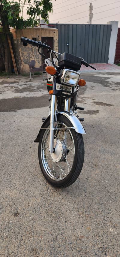 125 for sale new condition first owner