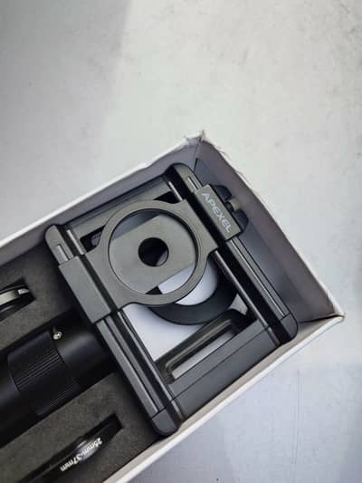Apexel 6x telemacro lens for zooming and macro photography